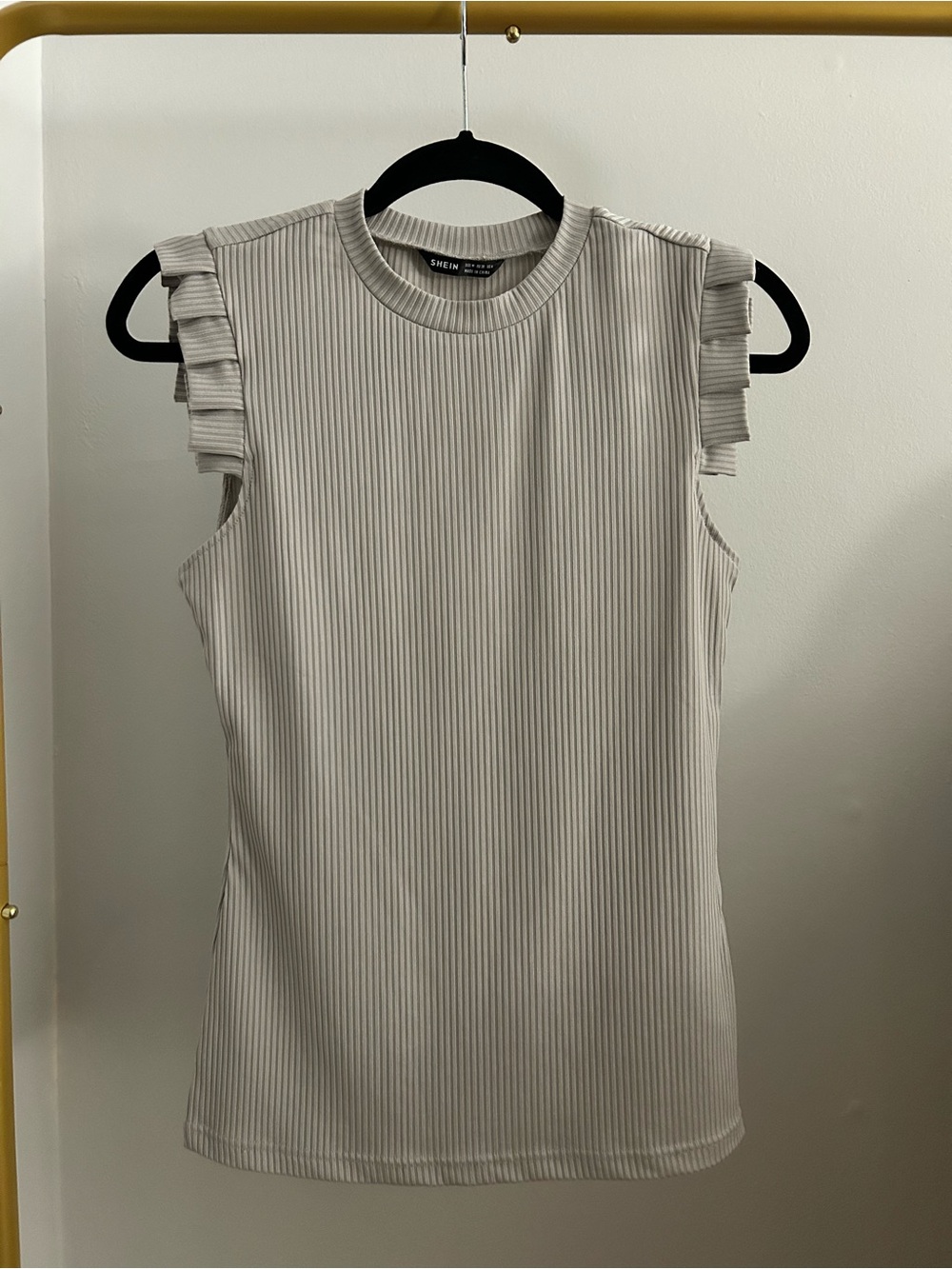 NWOT SHEIN Gray Ribbed Ruffle Sleeve Top M